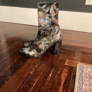 Kenneth Cole Authentic booties